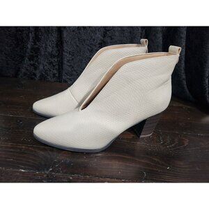 NEW Journee Collection Bellamy Beige Dress Booties/Sz. 11